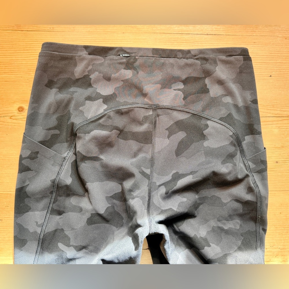 Lululemon Fast and Free Tight 28" Pockets Black Camo size 8 Women EUC - Picture 5 of 6